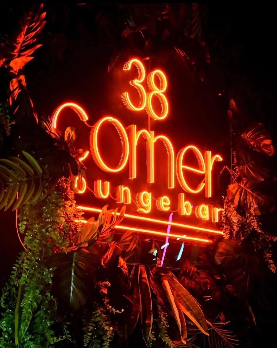 Lounge bar "CORNER 38"